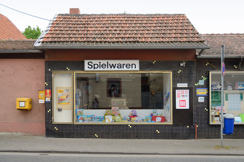 Schreib- und Spielwaren Möller, Alt Zeilsheim 5, 65931 Frankfurt, Deutschland